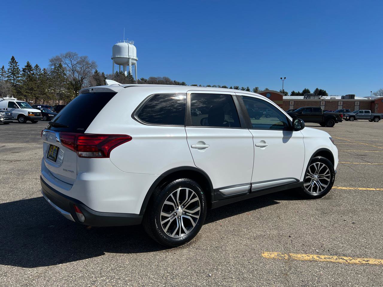 Used 2018 Mitsubishi Outlander ES image 9