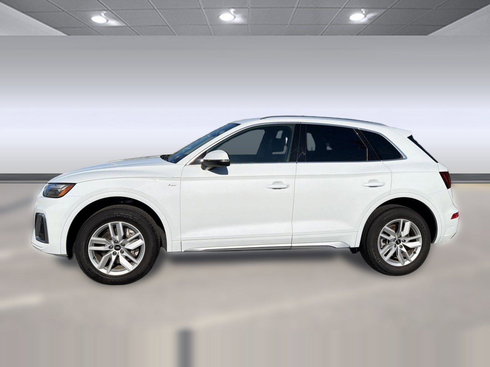 Used 2023 Audi Q5 2.0T Premium w/ Convenience Package image 2