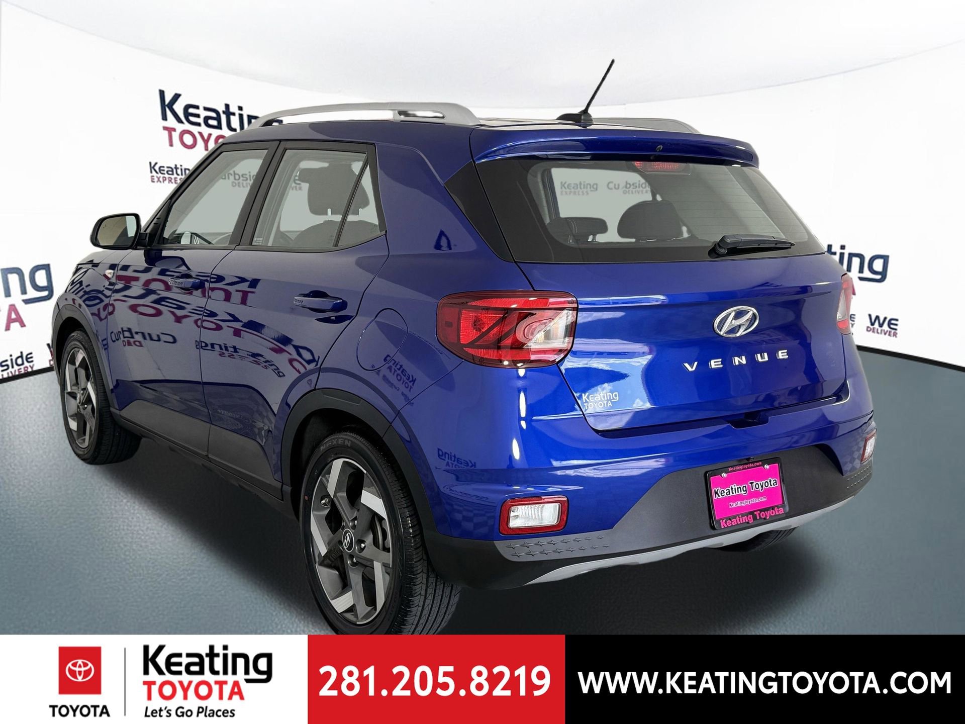 Used 2023 Hyundai Venue SEL image 7