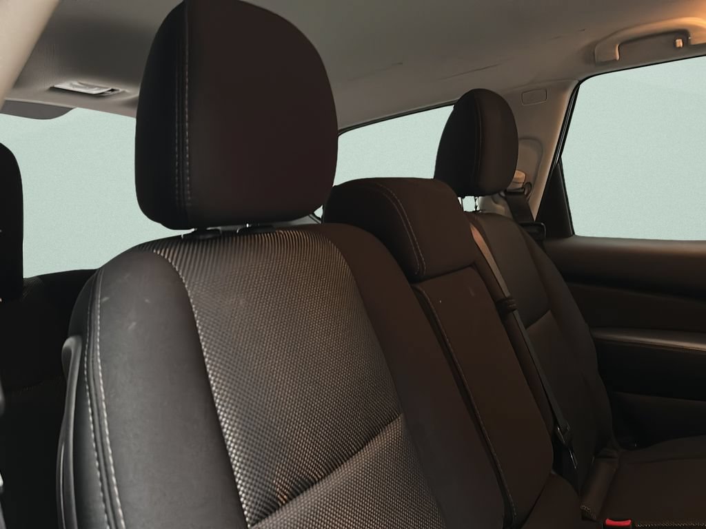 Used 2018 Nissan Pathfinder SV AWD/4WD image 18