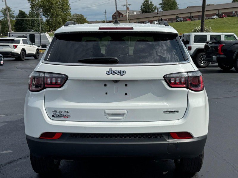 Used 2023 Jeep Compass Latitude AWD/4WD image 4