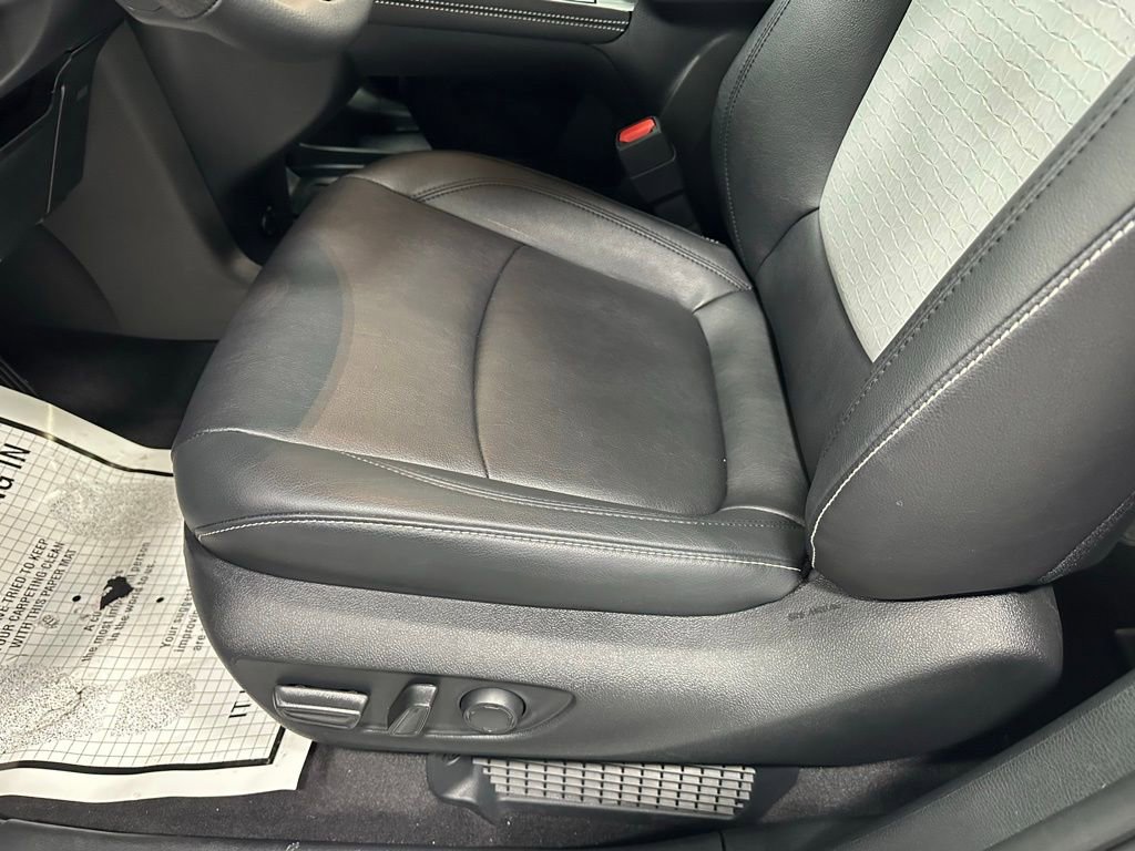 Used 2025 Toyota Sienna XSE image 13