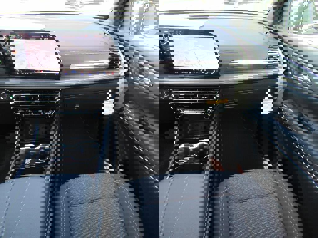 New 2026 Chevrolet Traverse LT image 13