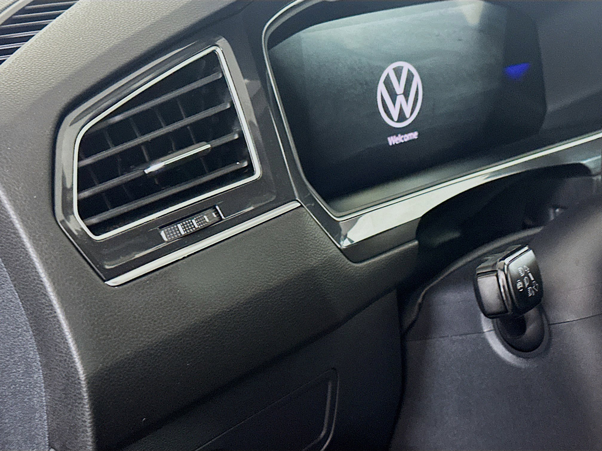 Used 2024 Volkswagen Tiguan S image 16