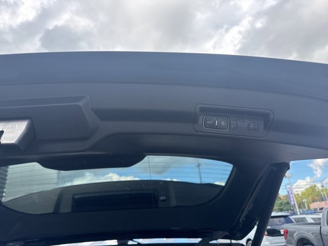 Used 2022 Ford Explorer XLT image 33