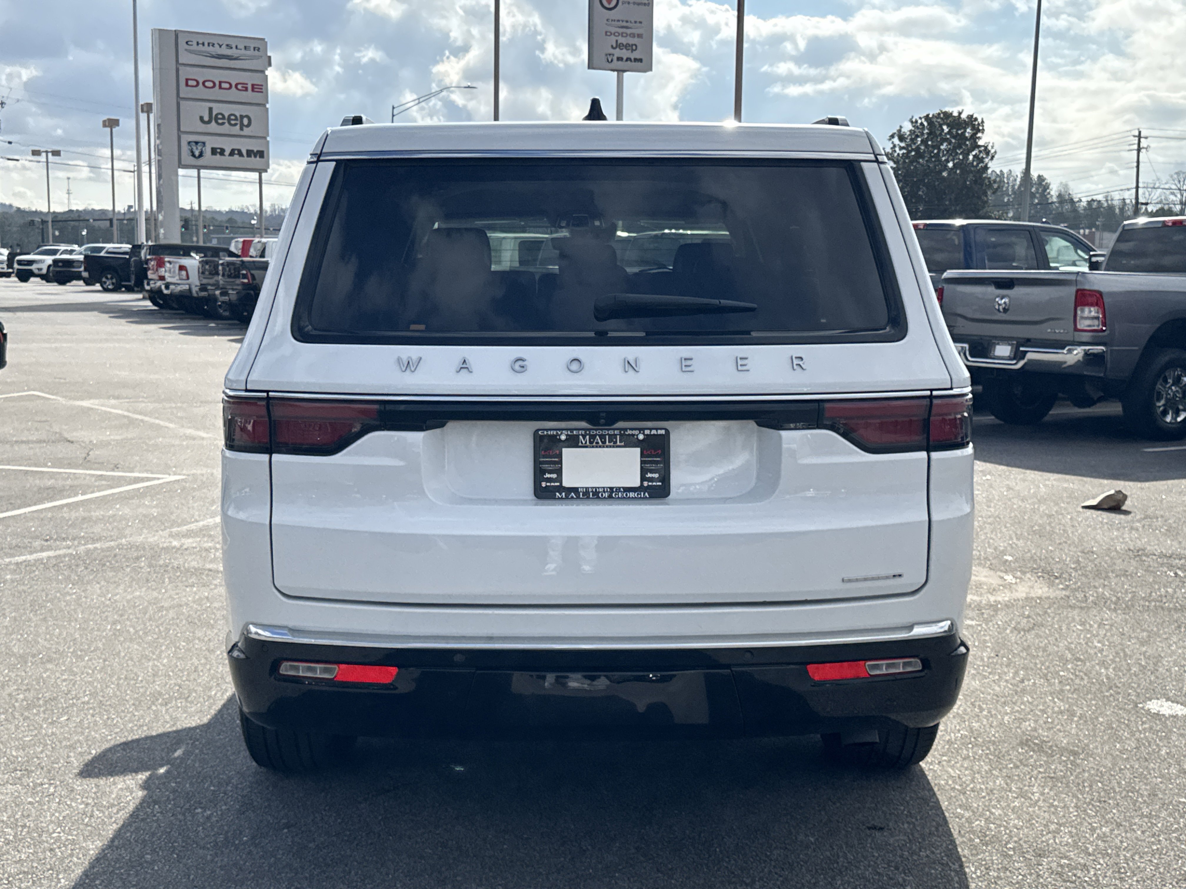 Used 2024 Jeep Wagoneer Series II w/ Flexible Seating Group image 7