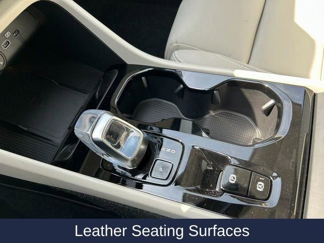 New 2025 Volvo XC40 B5 Ultra w/ Protection Package image 31