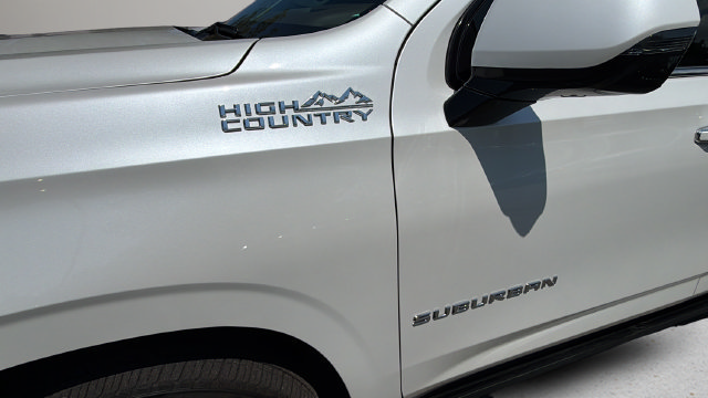 Used 2024 Chevrolet Suburban High Country AWD/4WD image 45