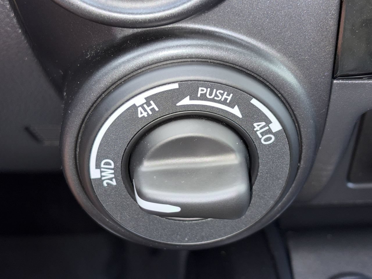 Used 2024 Nissan Titan PRO-4X w/ Pro-4x Convenience Package AWD/4WD image 11