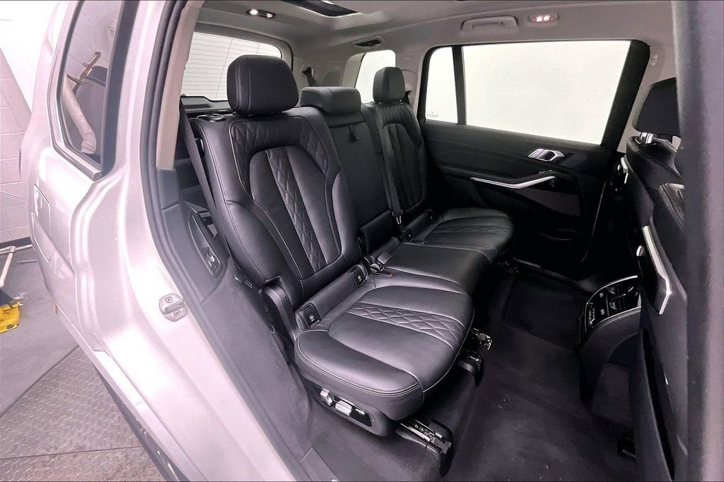 Used 2025 BMW X7 xDrive40i image 28