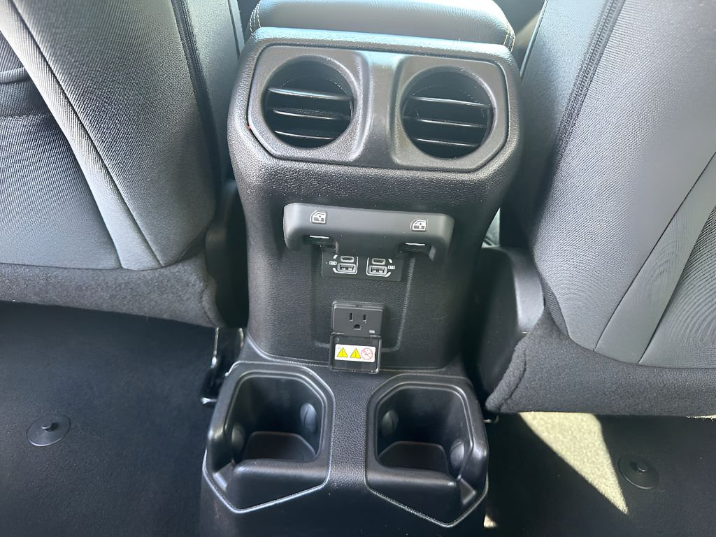 Used 2025 Jeep Wrangler Unlimited Sahara AWD/4WD image 14