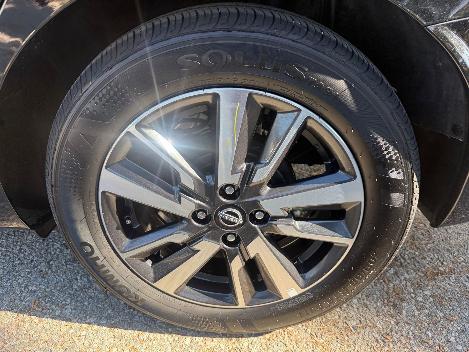 Used 2025 Nissan Versa SV image 25