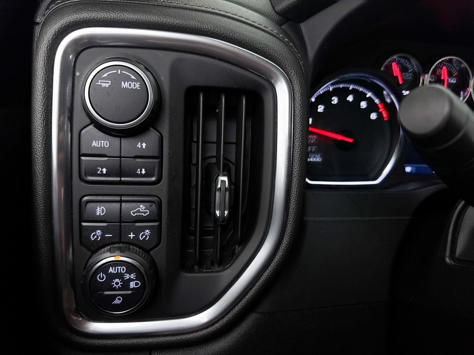Used 2020 Chevrolet Silverado 1500 RST AWD/4WD image 10