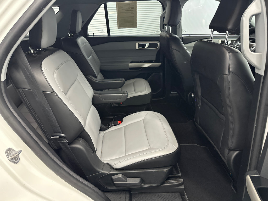 Used 2021 Ford Explorer XLT w/ Equipment Group 202A RWD image 16