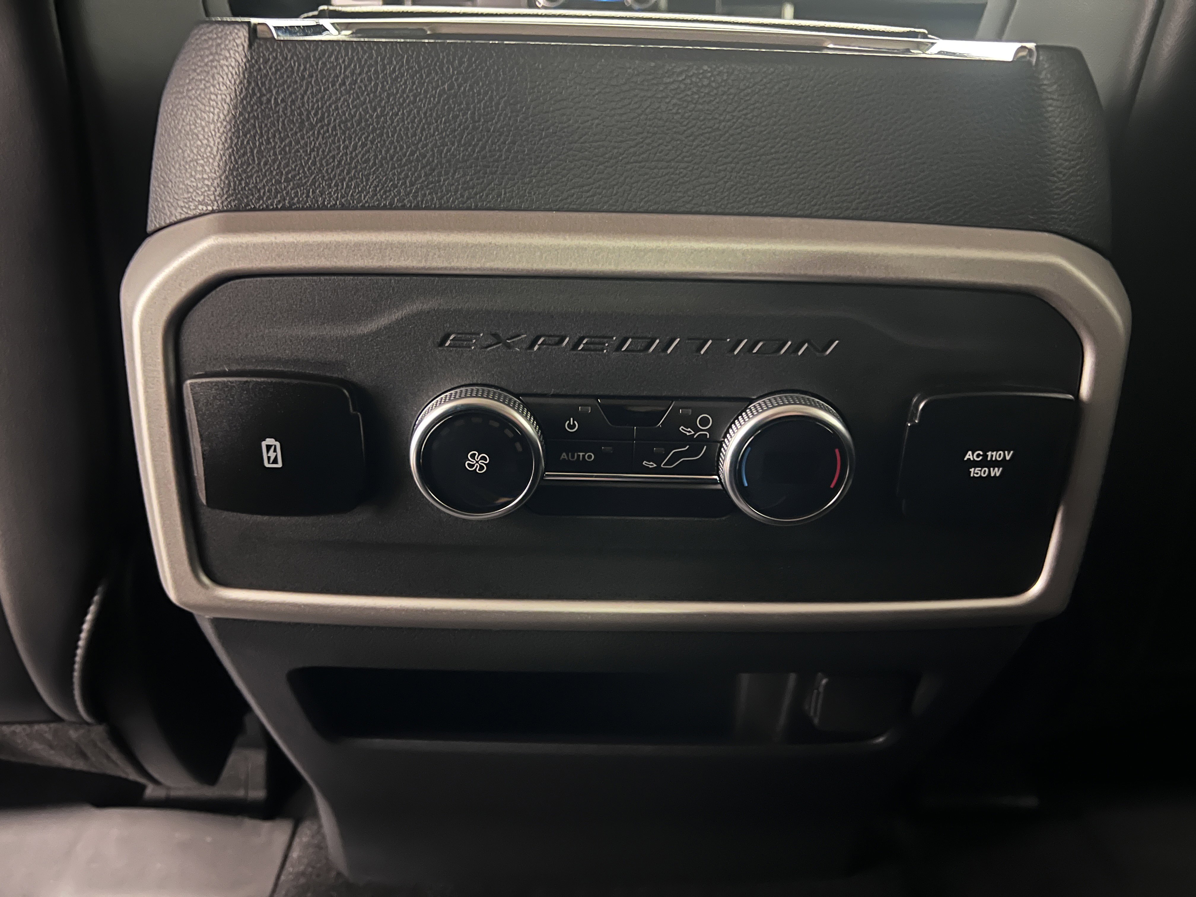 Used 2024 Ford Expedition XLT image 22