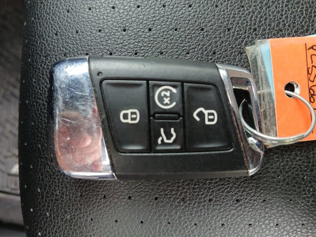 Used 2023 Volkswagen Atlas SE AWD/4WD image 28