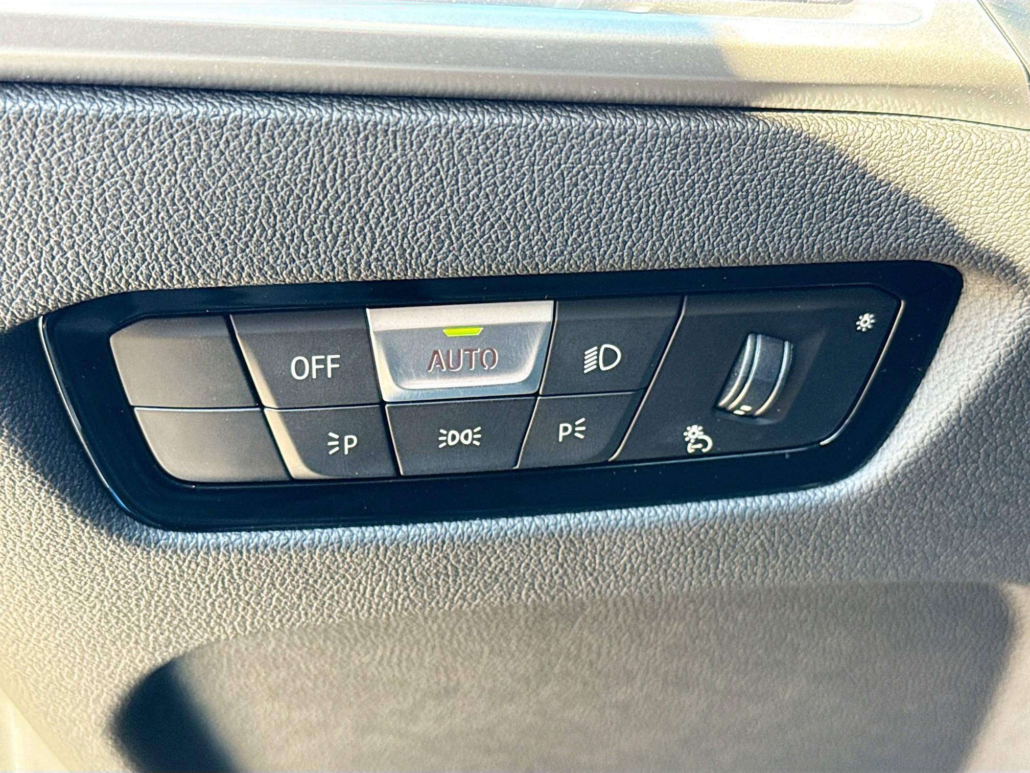 New 2026 BMW 330i Sedan w/ Convenience Package image 37