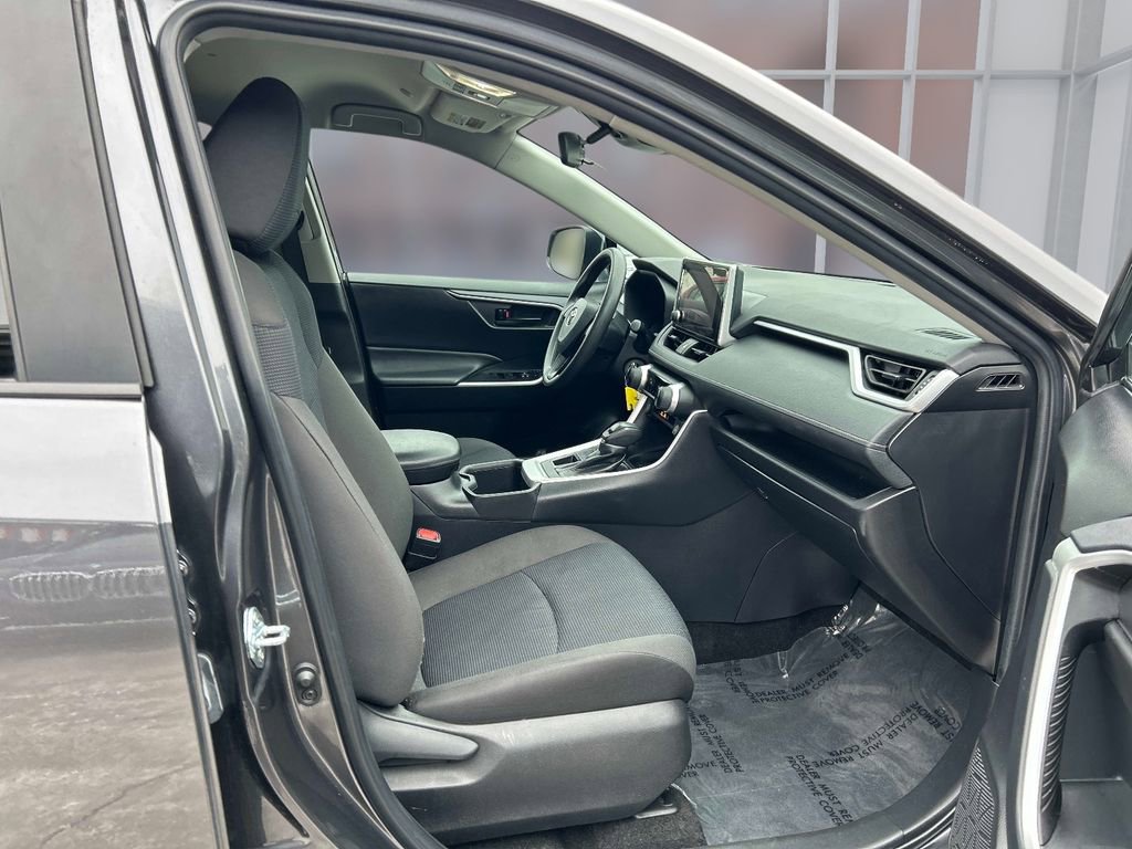 Used 2024 Toyota RAV4 LE image 17