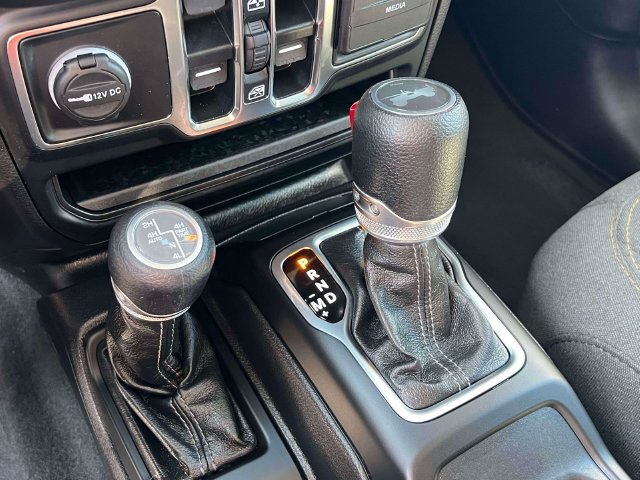 Used 2024 Jeep Wrangler Unlimited Sahara AWD/4WD image 13