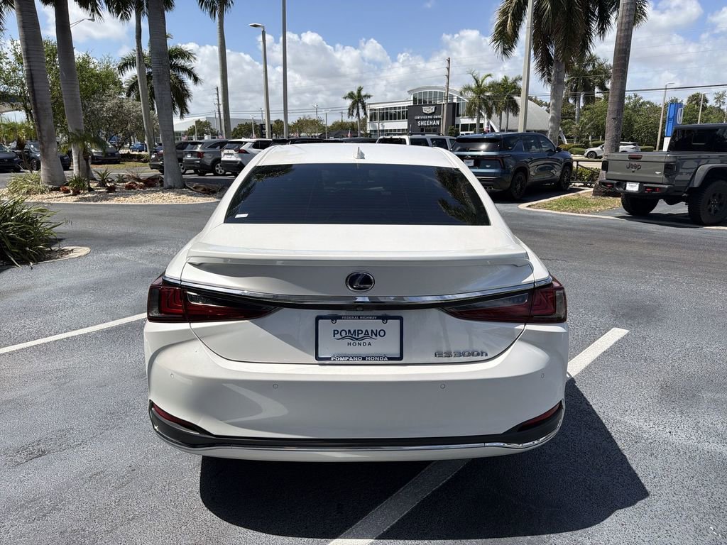 Used 2021 Lexus ES 300h Ultra Luxury w/ Accessory Package 2 image 7