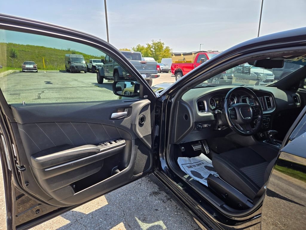Used 2019 Dodge Charger Scat Pack RWD image 11