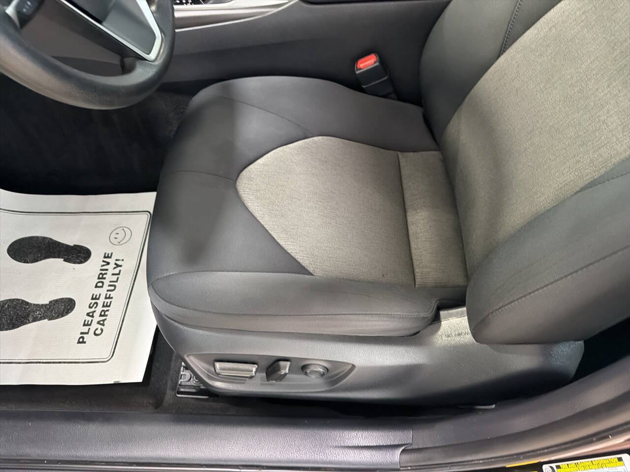 Used 2022 Toyota Camry LE FWD image 19