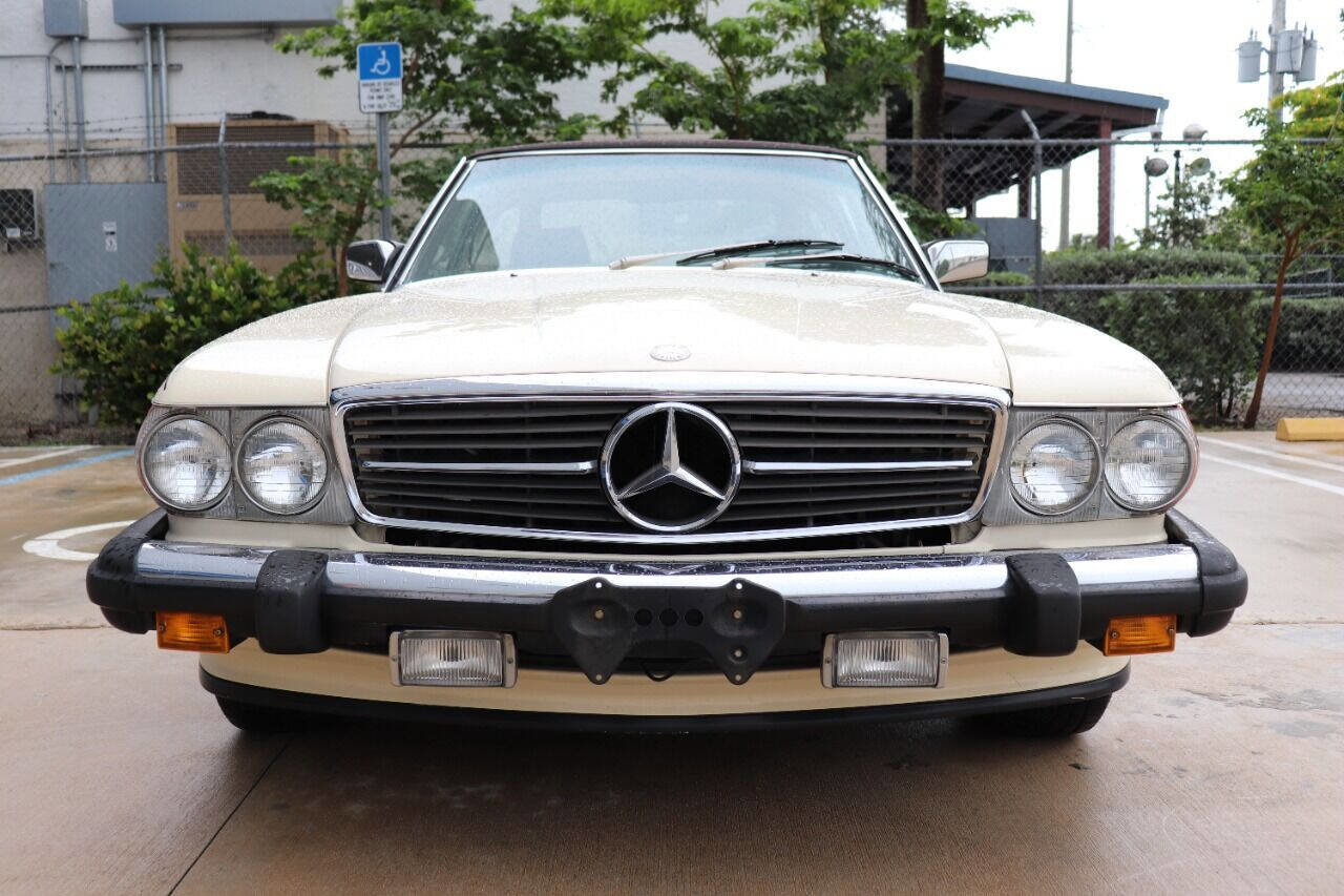 Used 1987 Mercedes-Benz 560 SL image 3