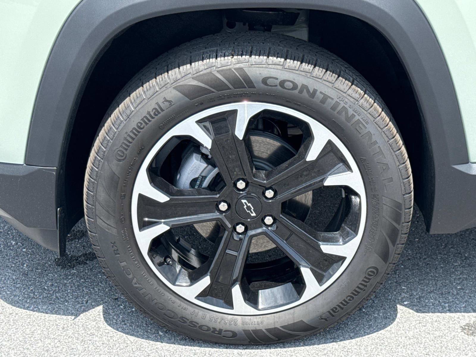 New 2025 Chevrolet Equinox LT image 18