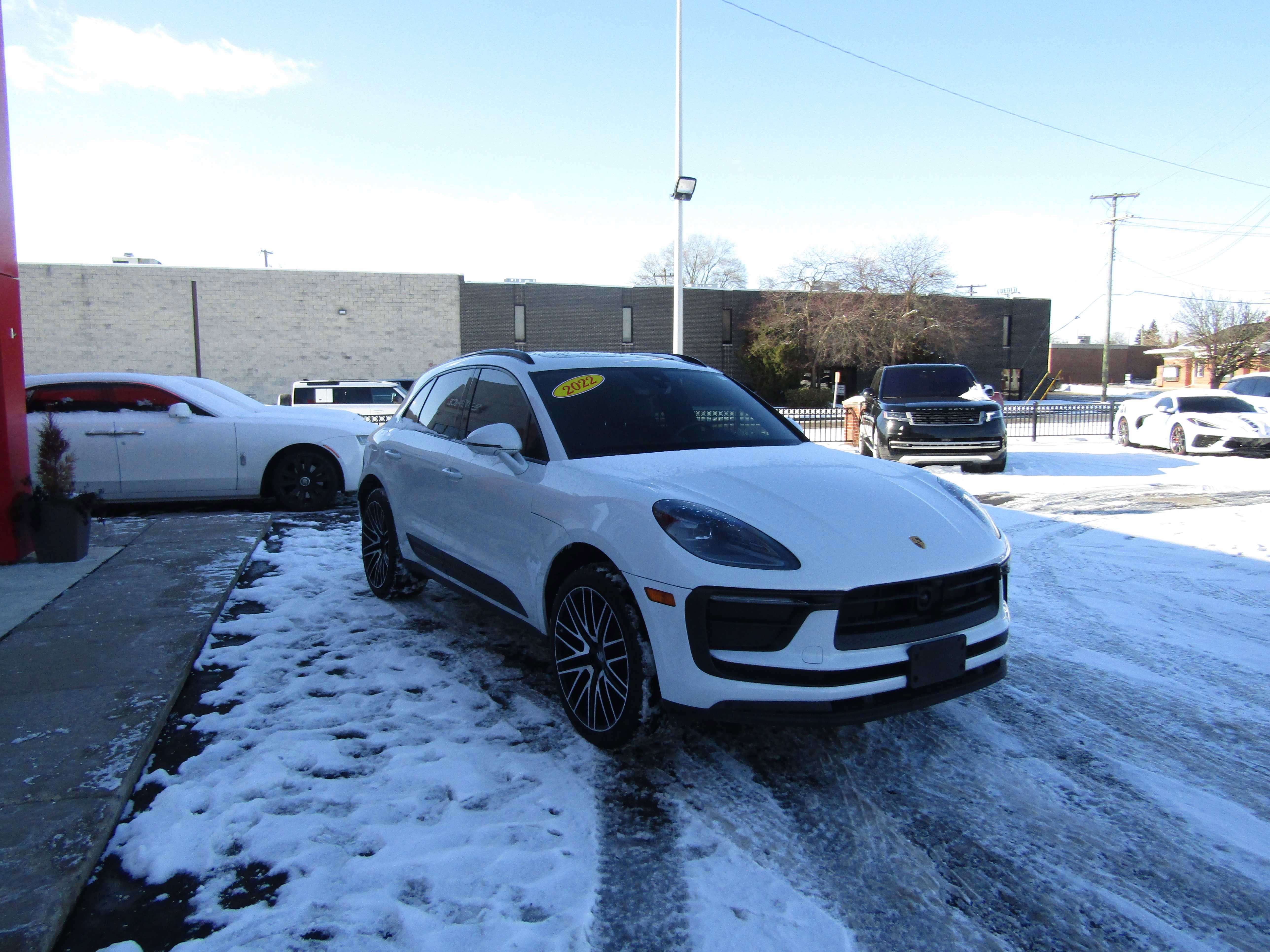 Used 2022 Porsche Macan AWD/4WD image 5