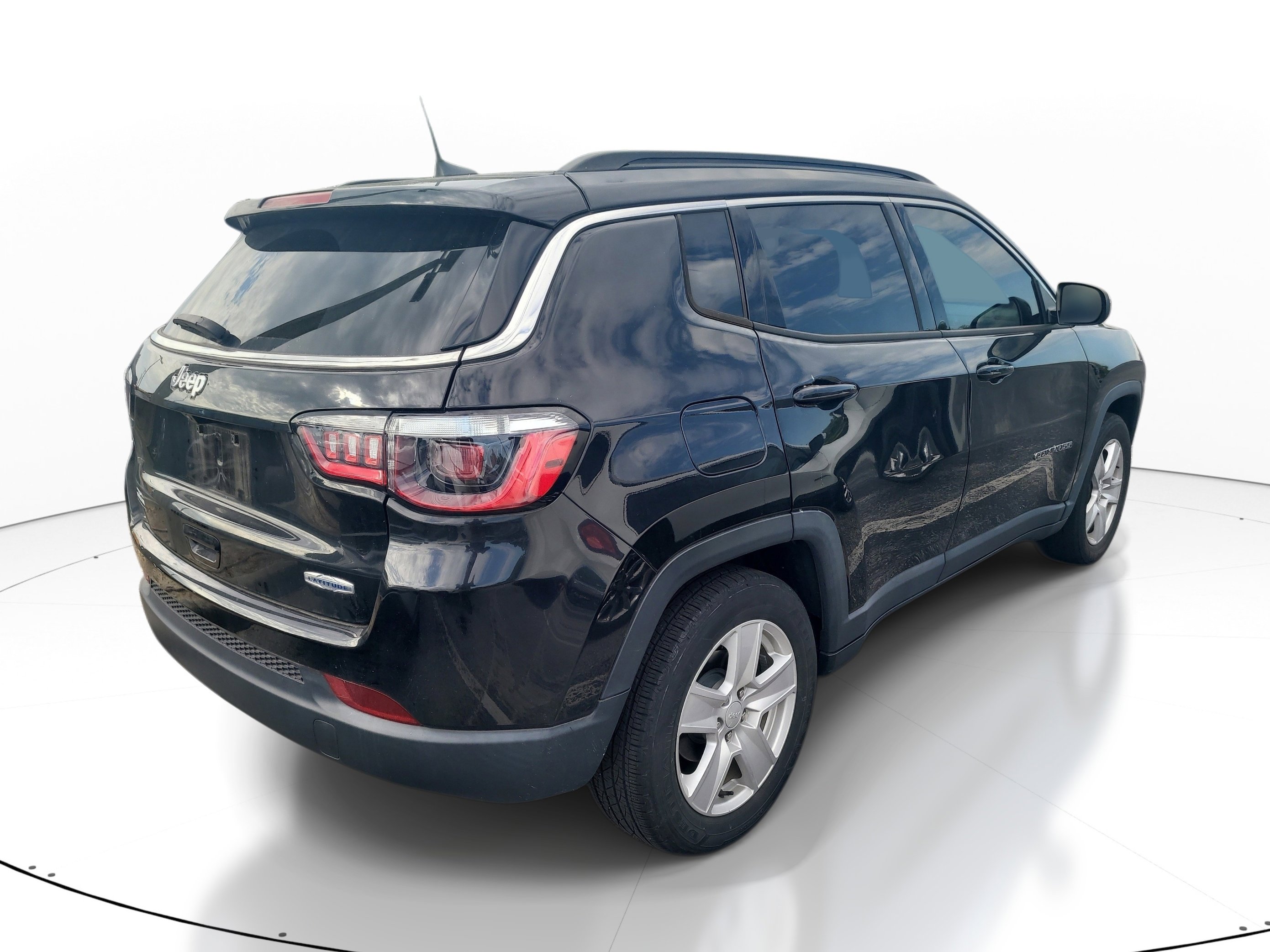 Used 2022 Jeep Compass Latitude FWD image 7