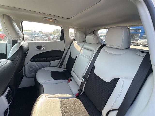 Used 2019 Jeep Compass Latitude w/ Popular Equipment Group FWD image 12
