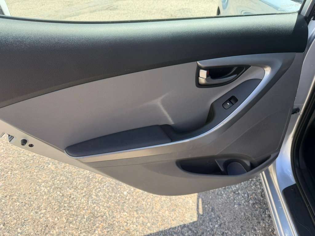Used 2013 Hyundai Elantra GLS FWD image 16