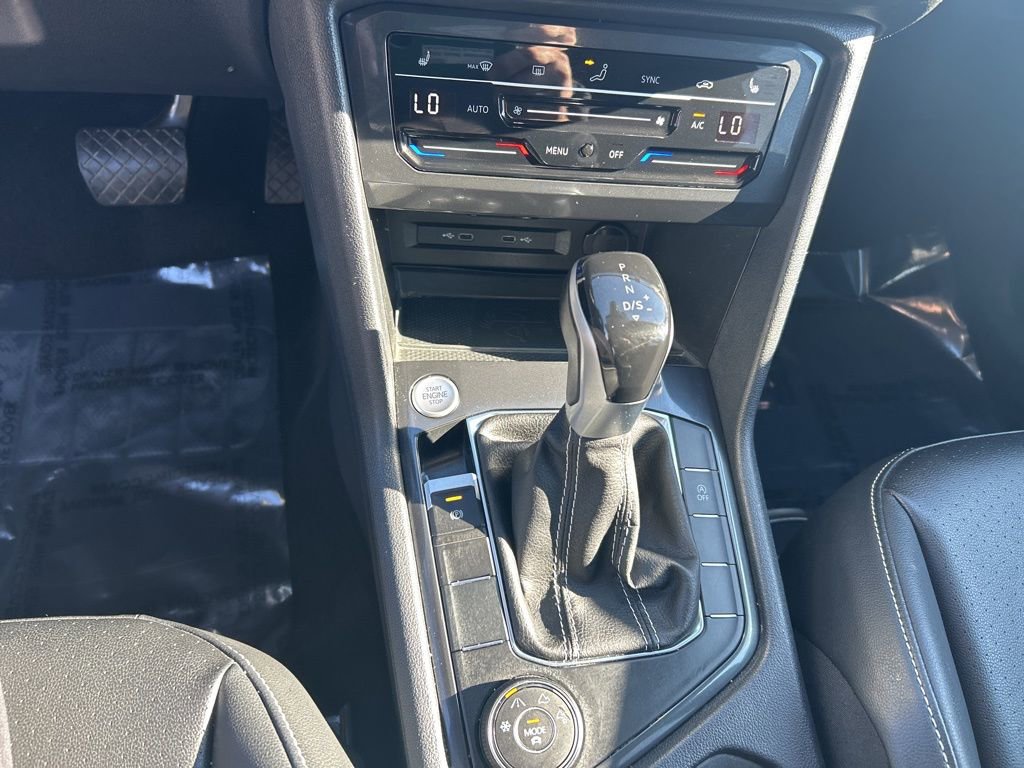 Used 2024 Volkswagen Tiguan SE image 12