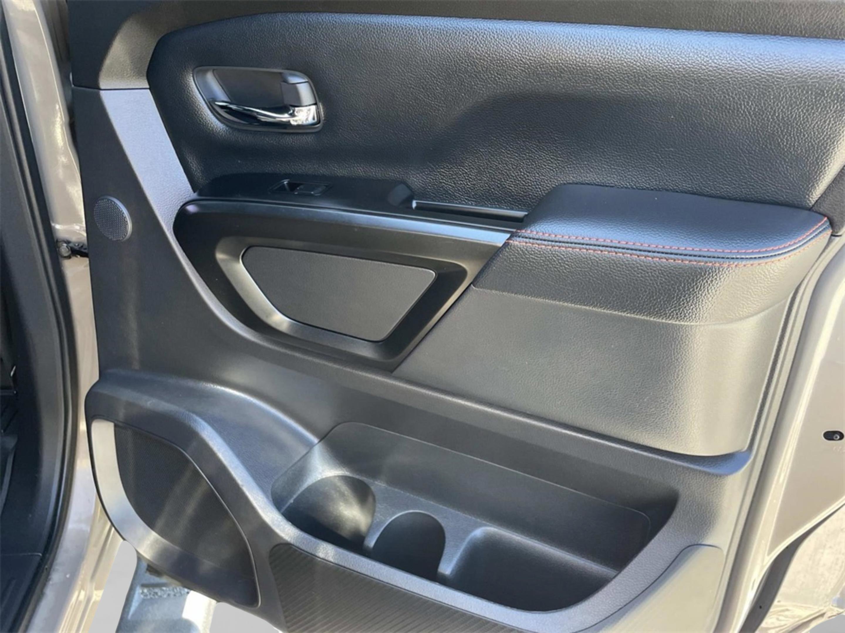 Used 2024 Nissan Titan PRO-4X w/ Pro-4x Convenience Package image 18