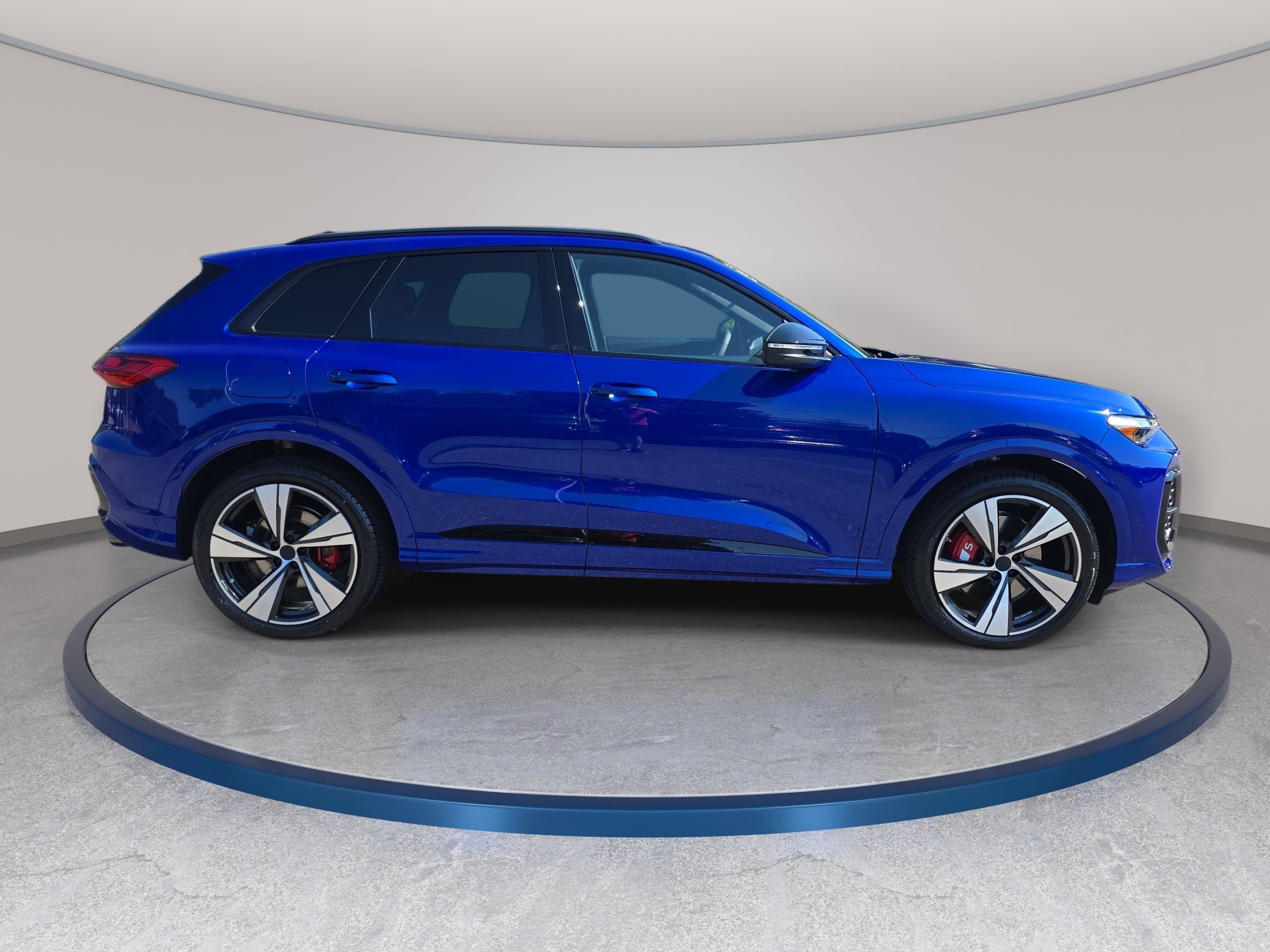 New 2026 Audi SQ5 Prestige AWD/4WD image 4