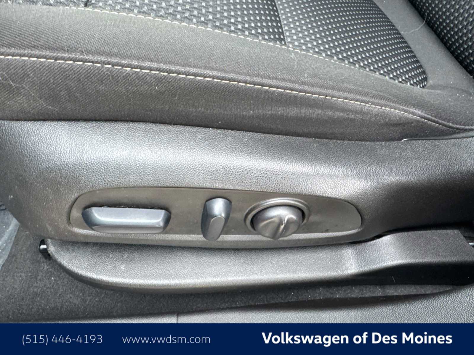 Used 2023 GMC Acadia SLE w/ Driver Convenience Package image 24