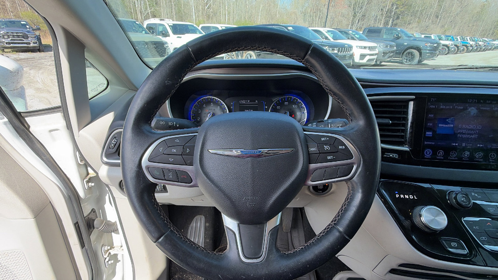 Used 2017 Chrysler Pacifica Touring-L image 21