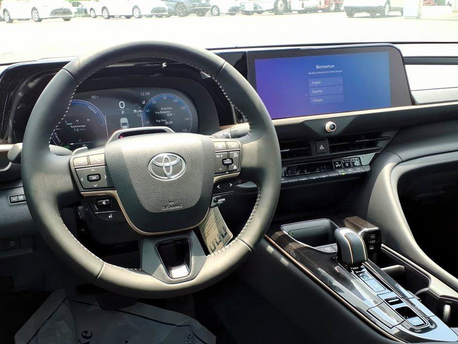 New 2026 Toyota Crown Platinum AWD/4WD image 4