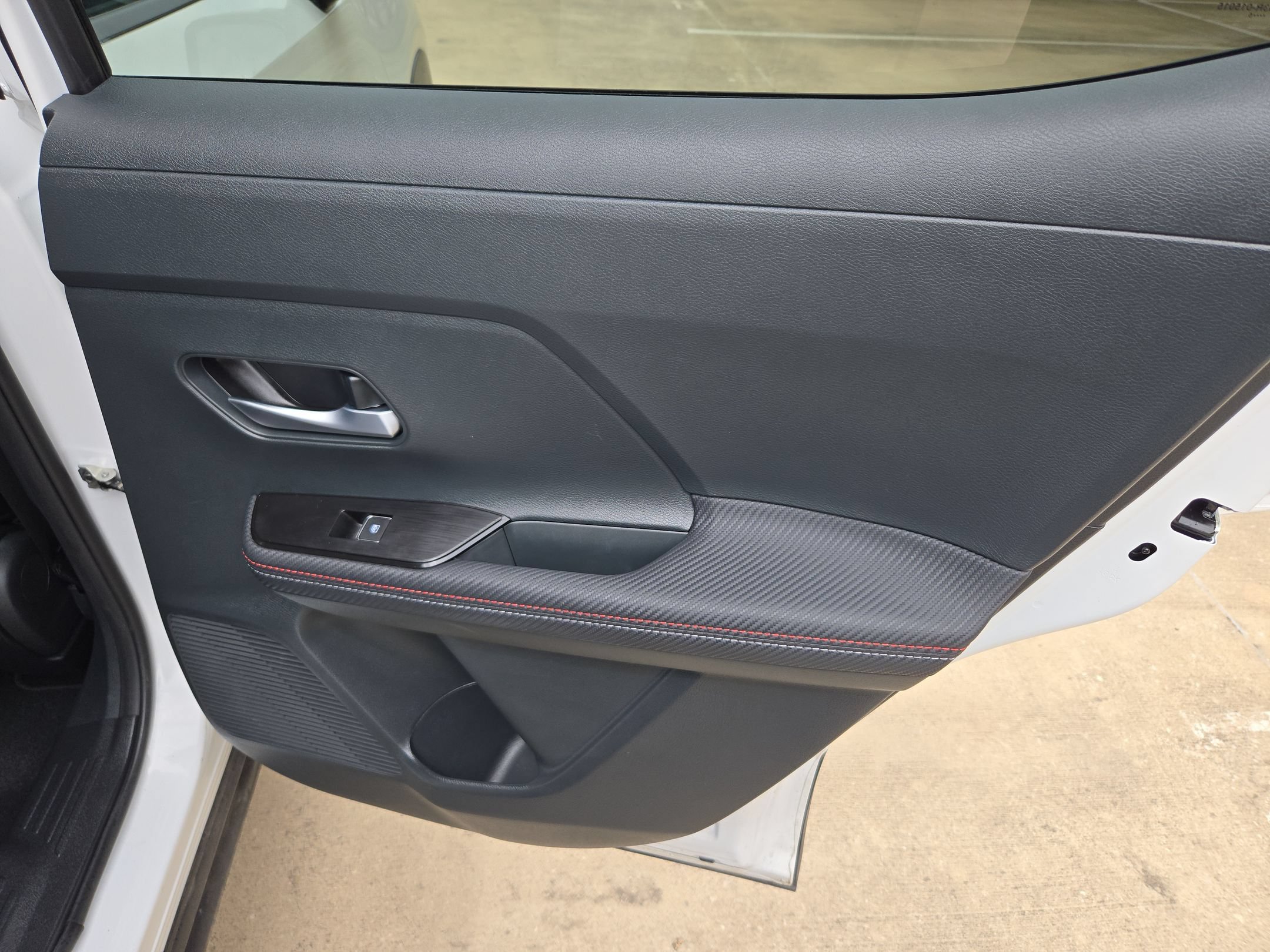 Certified 2025 Nissan Kicks SR FWD image 26