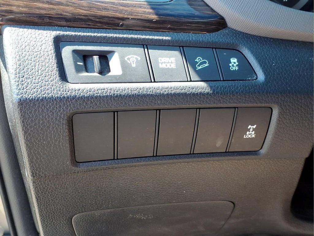 Used 2017 Hyundai Santa Fe Sport AWD/4WD image 17