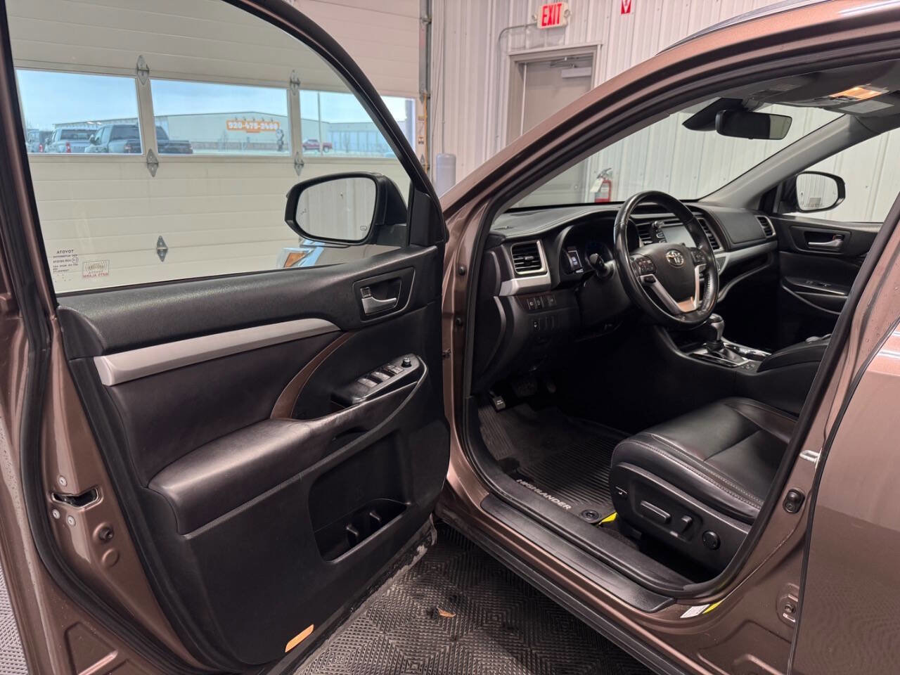 Used 2017 Toyota Highlander XLE image 6