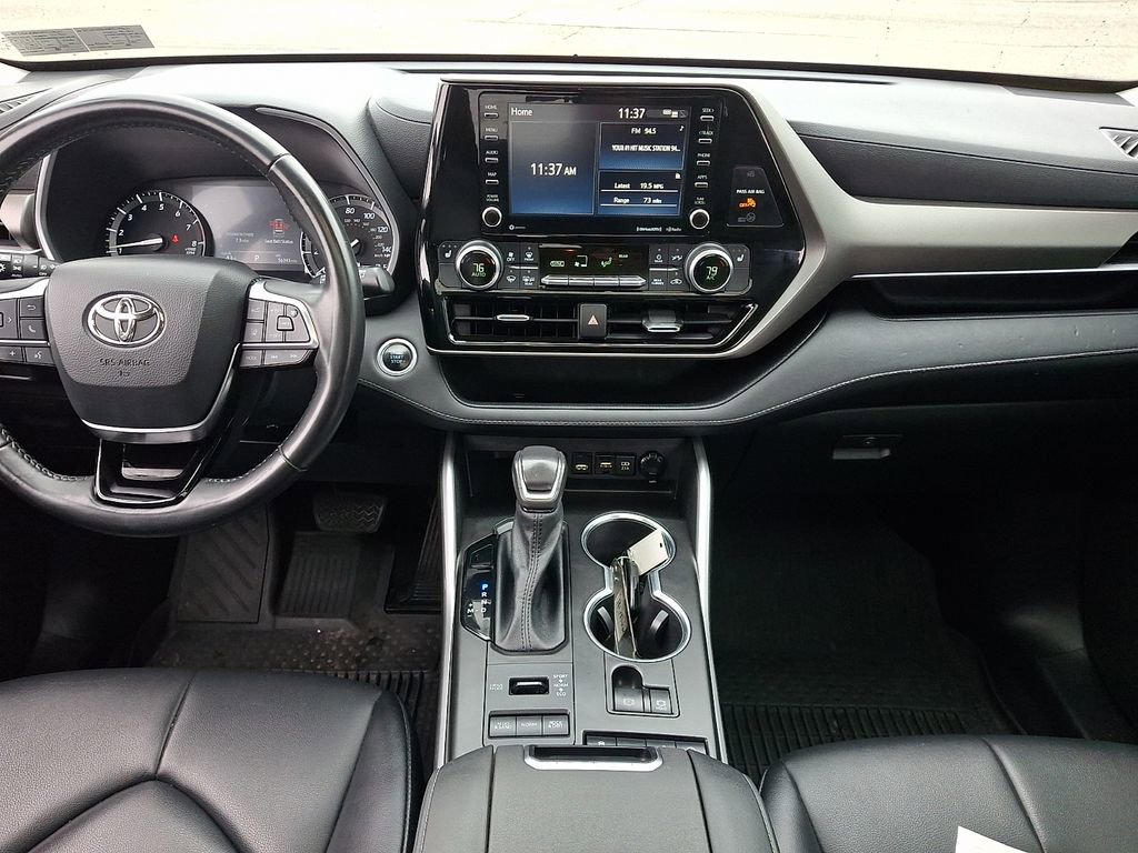 Used 2021 Toyota Highlander XLE image 16
