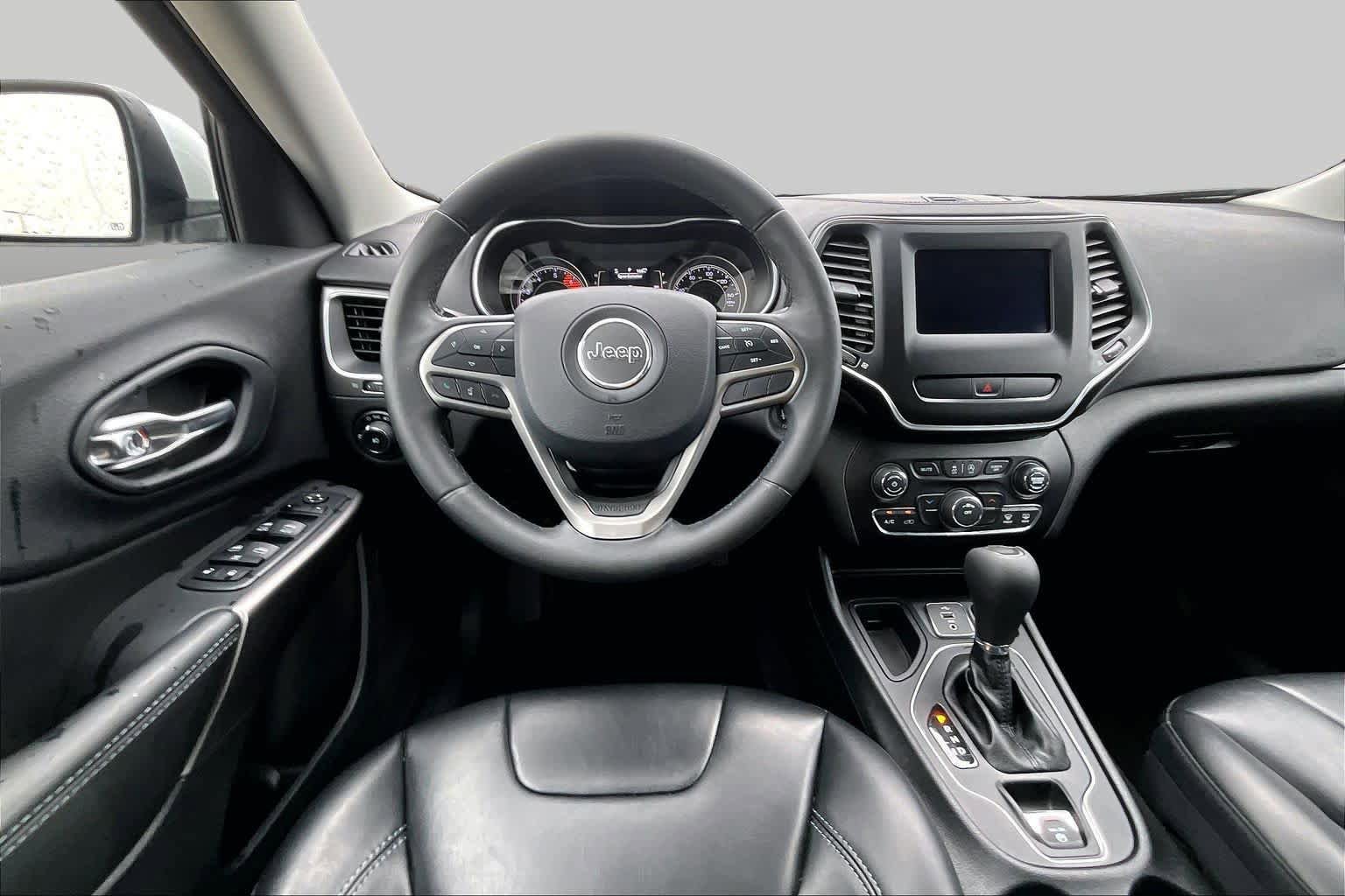 Used 2019 Jeep Cherokee Latitude Plus FWD image 6