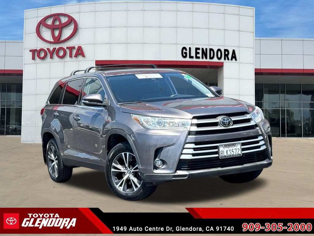 Certified 2019 Toyota Highlander Plus w/ Carpet Mat Package (TMS) AWD/4WD image 2