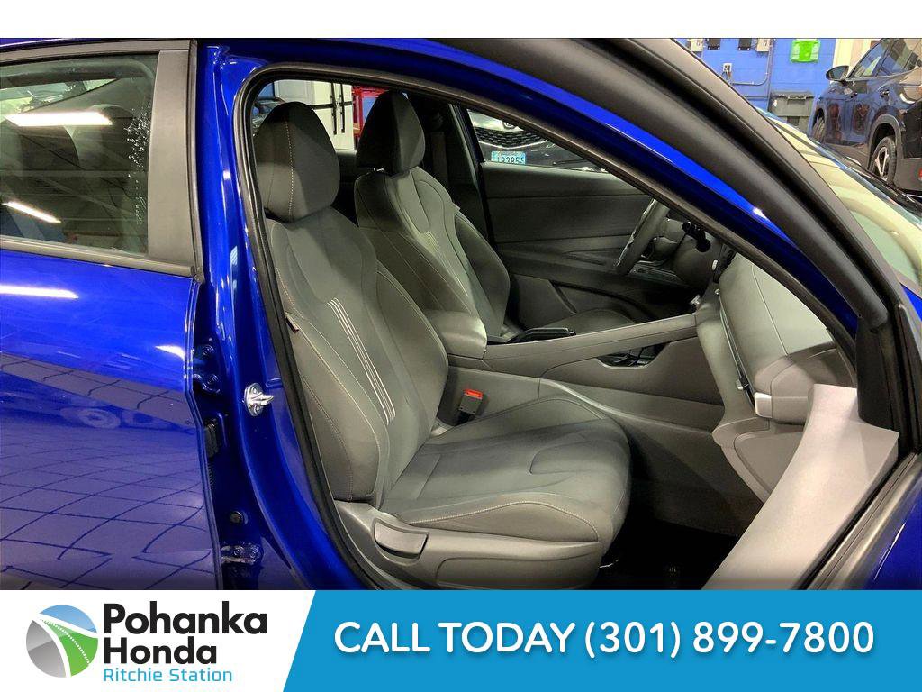Used 2023 Hyundai Elantra SEL w/ Cargo Package image 6
