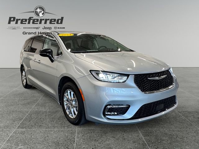 Used 2024 Chrysler Pacifica Touring-L