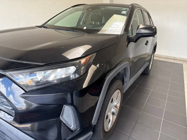 Used 2020 Toyota RAV4 LE FWD image 3