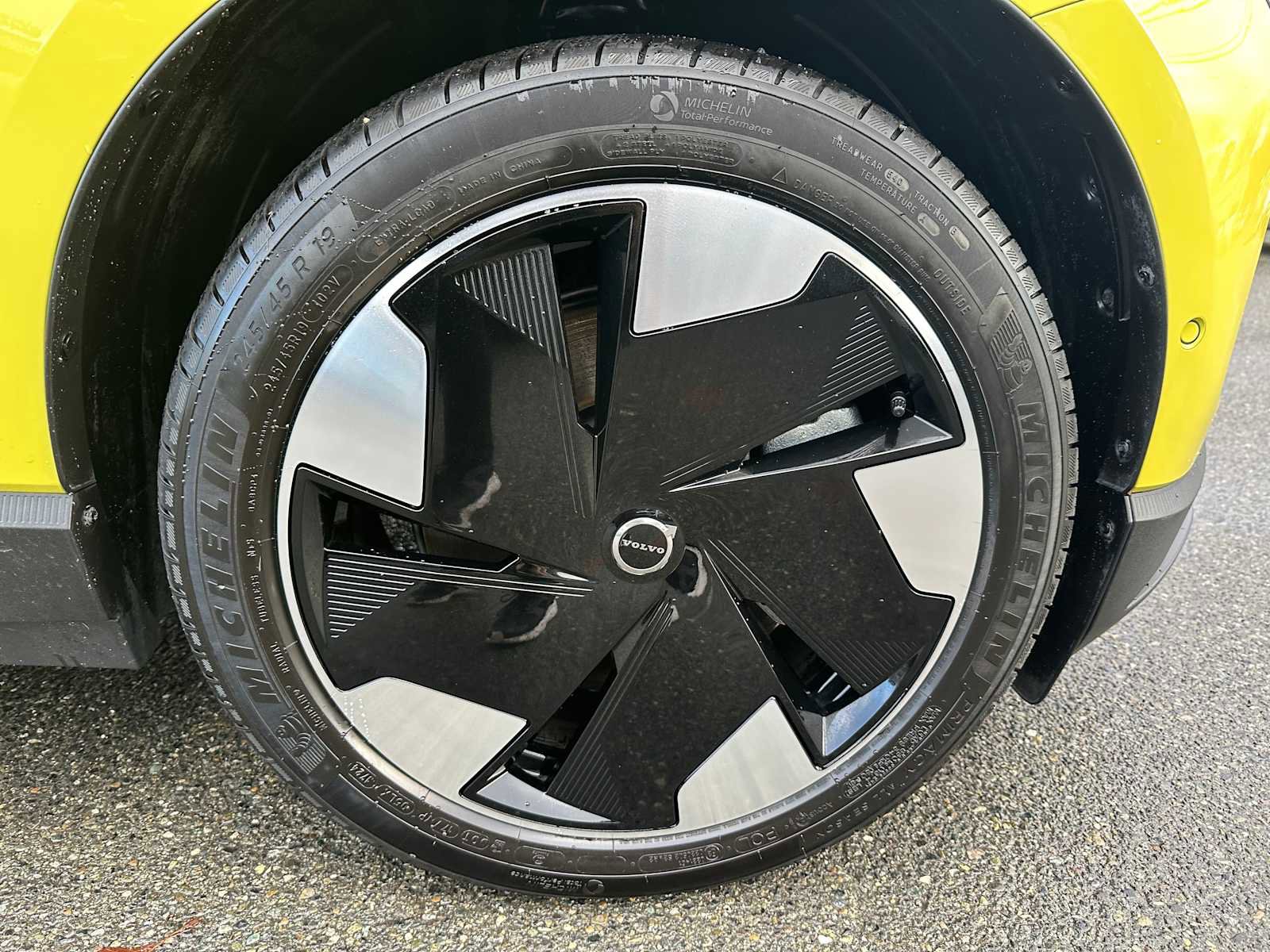 Used 2025 Volvo EX30 Ultra image 9