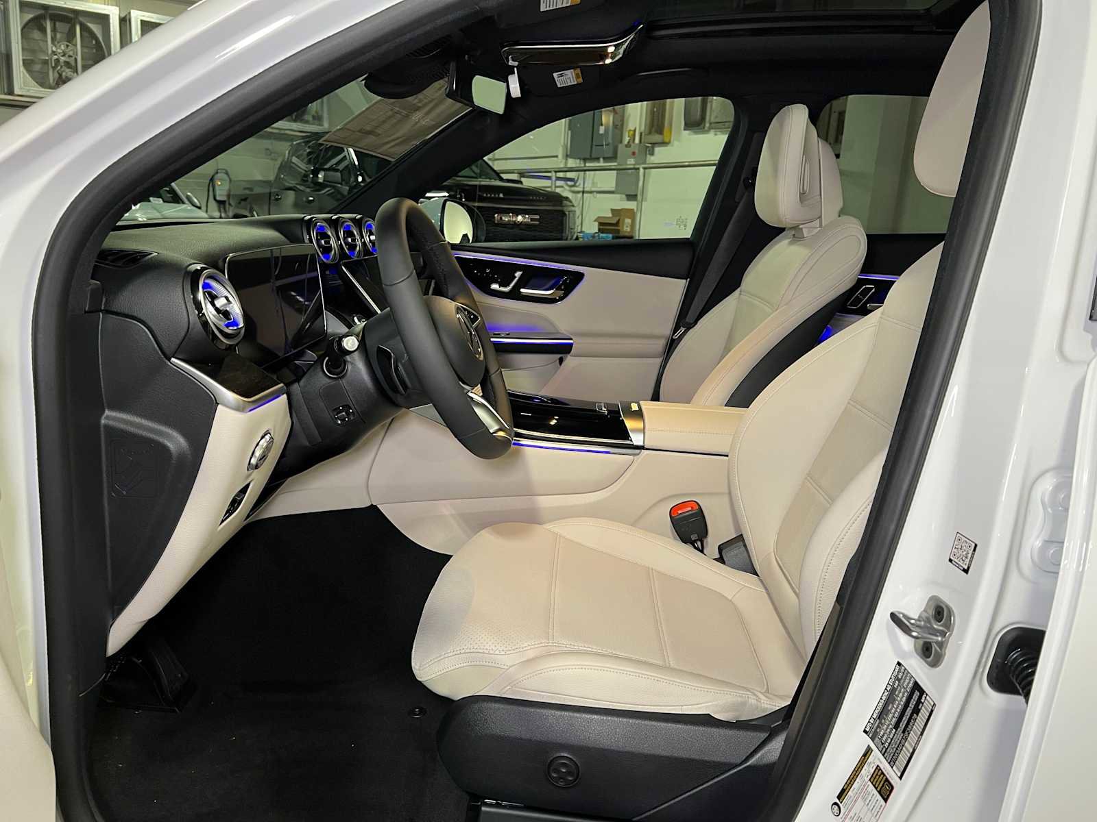 New 2025 Mercedes-Benz GLC 300 4MATIC image 19