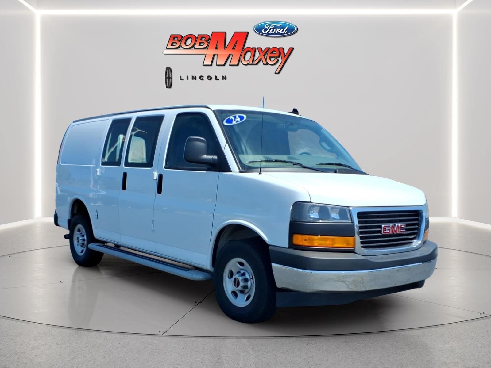 Used 2024 GMC Savana 2500 w/ Driver Convenience Package RWD image 3